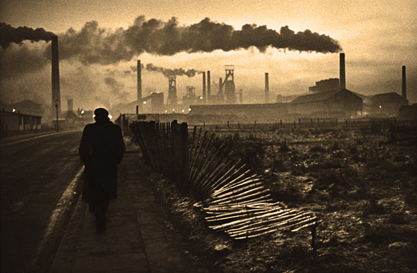 . :  . : « ». : http://fototelegraf.ru/317296-voennomu-fotozhurnalistu-donu-makkalinu-ispolnilos-80-let.html/mccullin-9-6