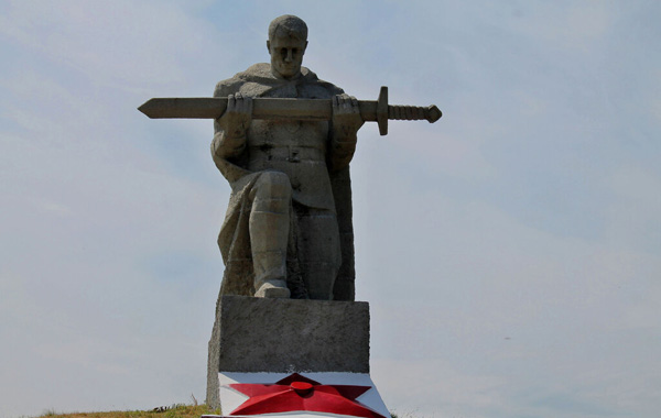  -.  ,  .   . : https://yandex.ru/maps/org/pamyatnik_voinu_osvoboditelyu/194629630646/