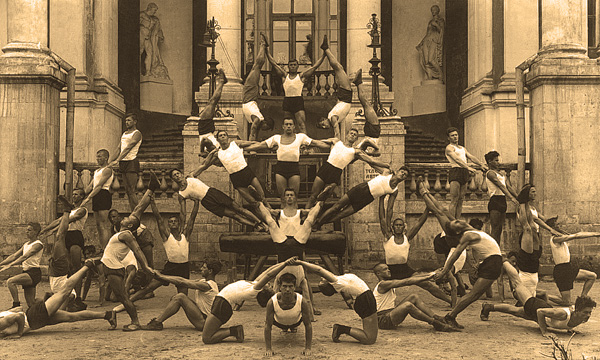 . :  . : « 1928 ». : https://commons.m.wikimedia.org/wiki/File:_1928_.jpg