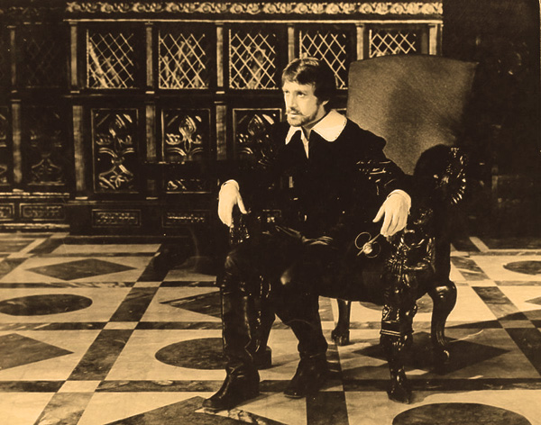 Владимир Высоцкий в роли Дона Гуана на съёмках фильма «Маленькие трагедии» по поэме Александра Пушкина, 29 мая 1979 года. Фото Владимира Мурашко.